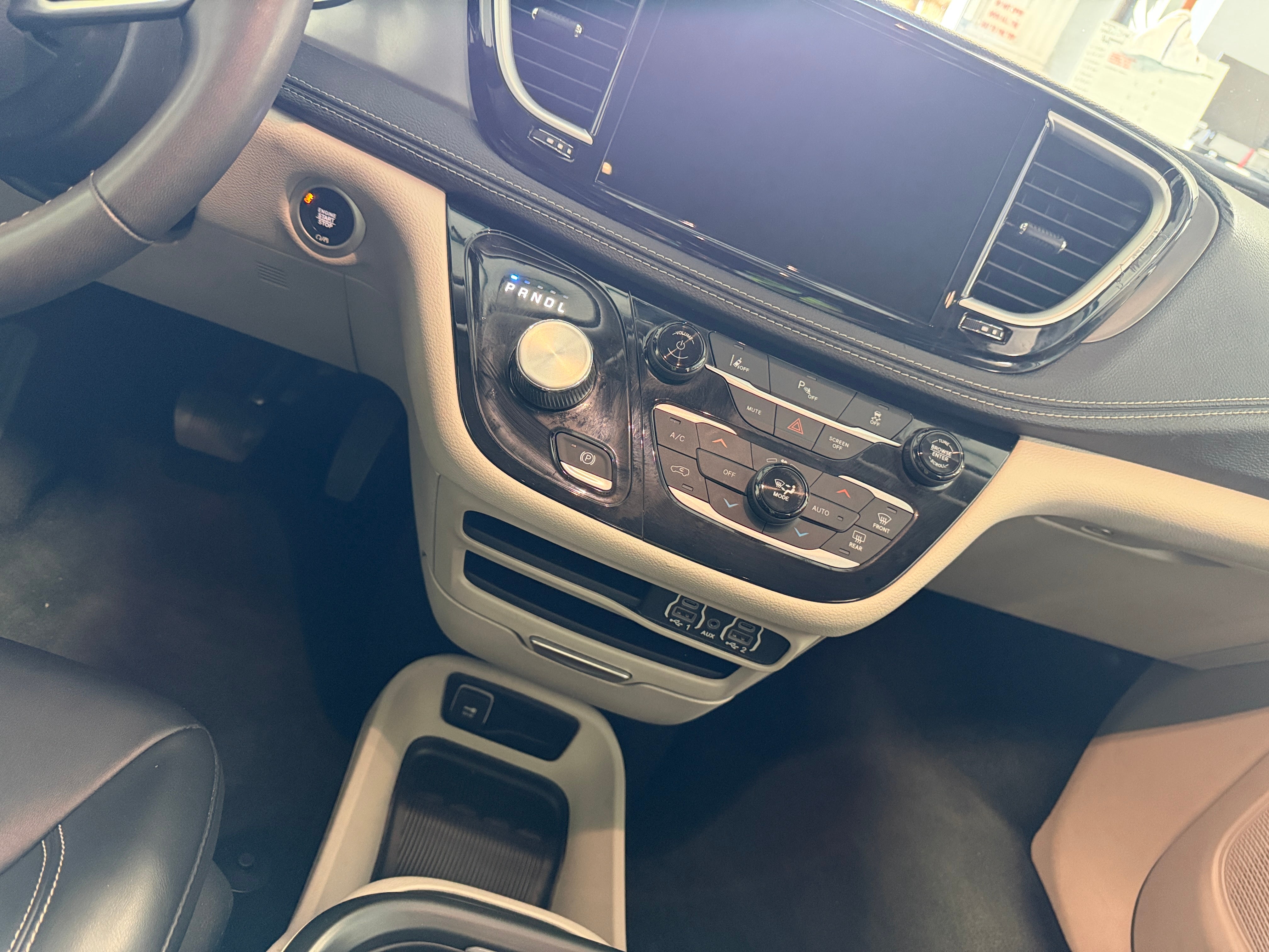 chrysler pacifica phev 2024 2C4RC1S72RR114874 image chrysler pacifica phev 2024 2C4RC1S72RR114874 image